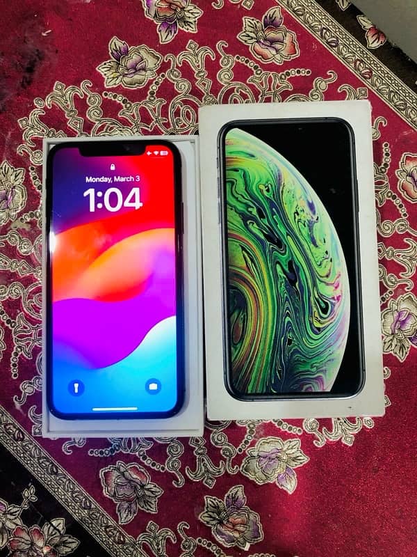 iPhone XS with full box for sale 1