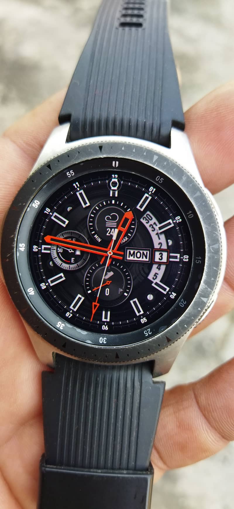 Samsung Galaxy Watch with wireless charger 7