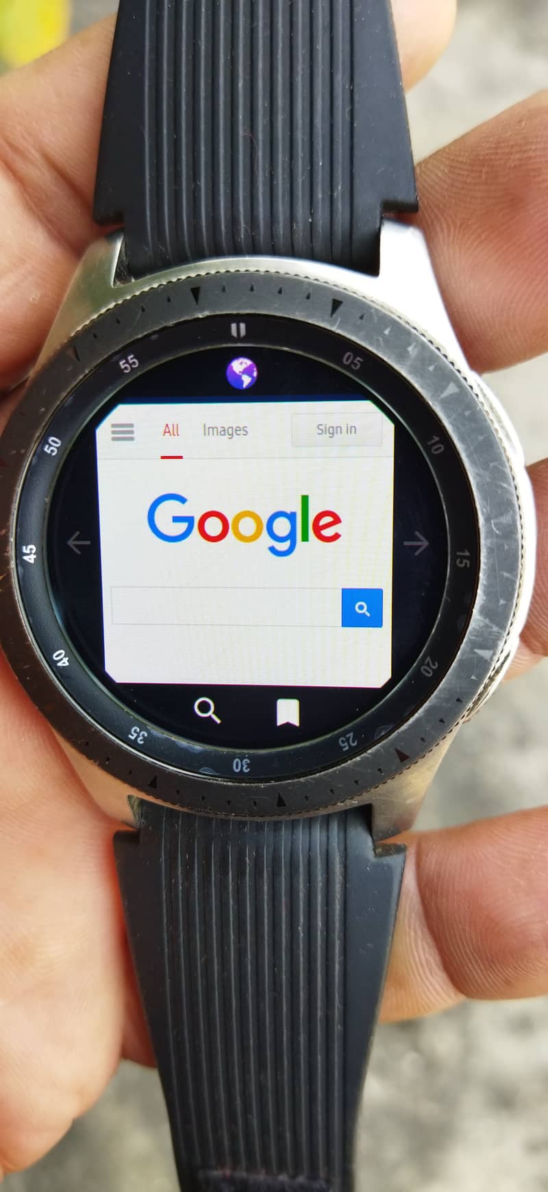 Samsung Galaxy Watch with wireless charger 8