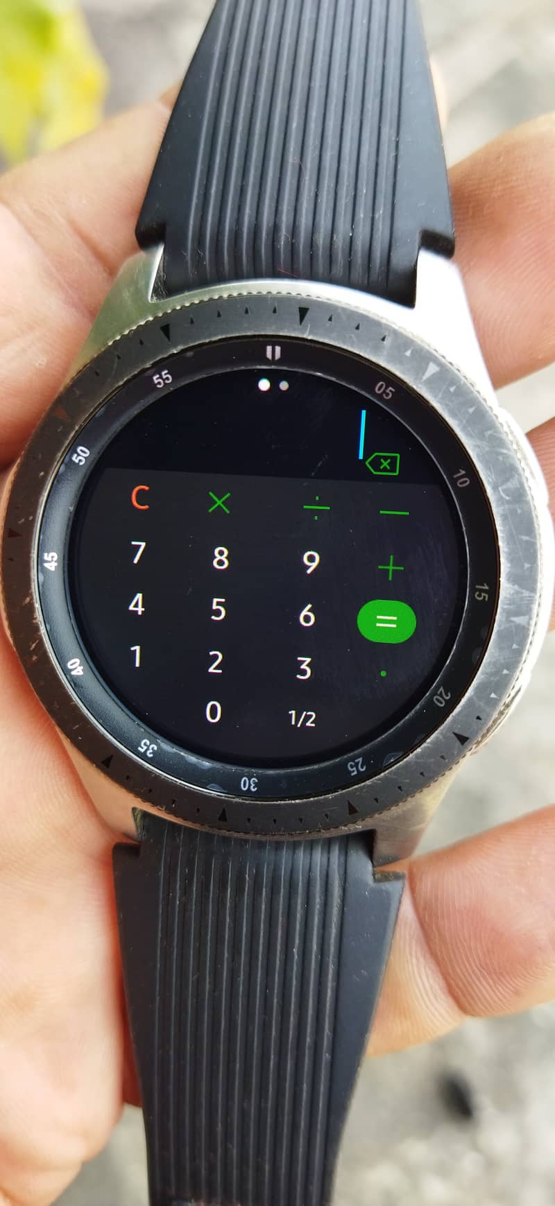 Samsung Galaxy Watch with wireless charger 10