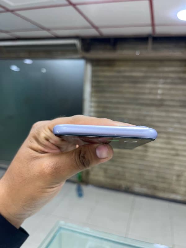 iPhone 11 64Gb 3