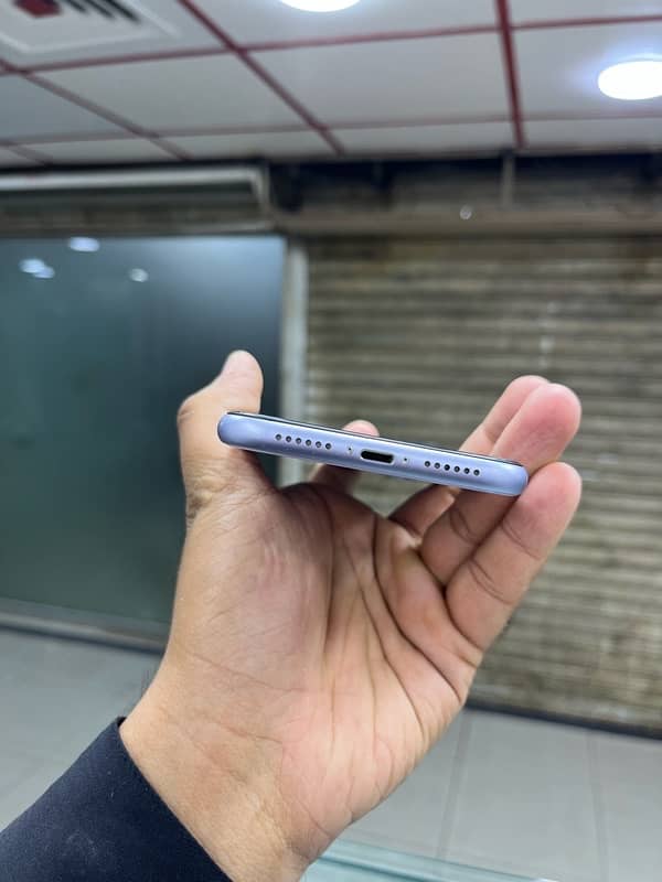 iPhone 11 64Gb 4