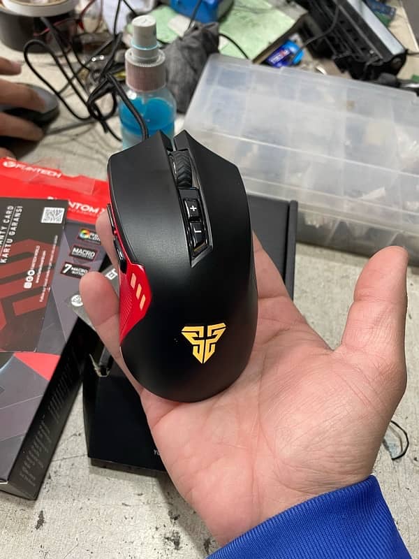 RBG Gaming Mouse FANTECH 8