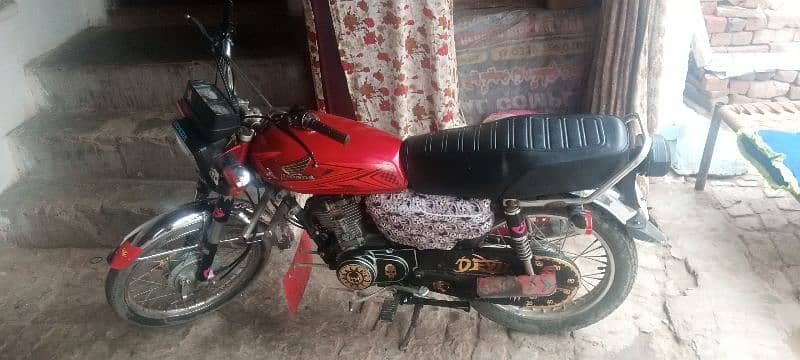 urgent sale honda 125 lush condetion 4