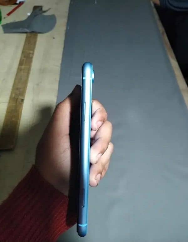 iPhone xr 64gb factory unlock water peck 1