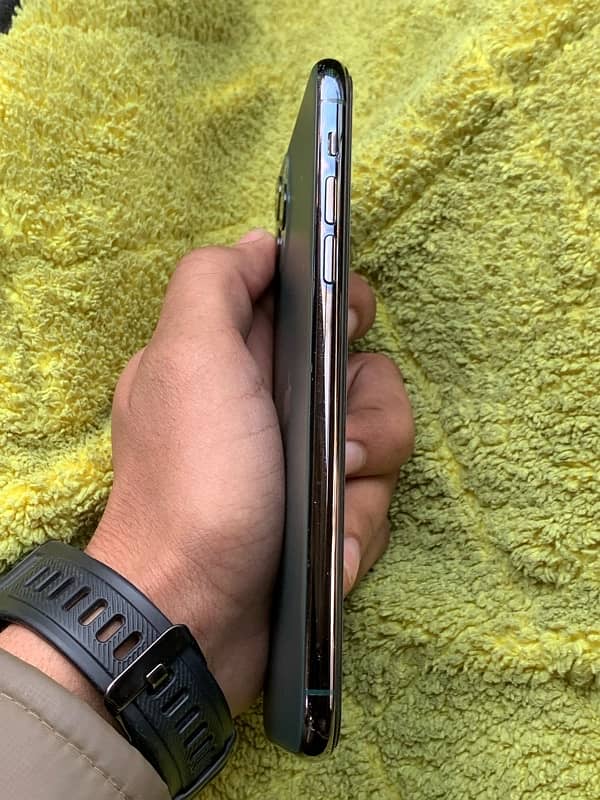 iphone 11 pro max 2