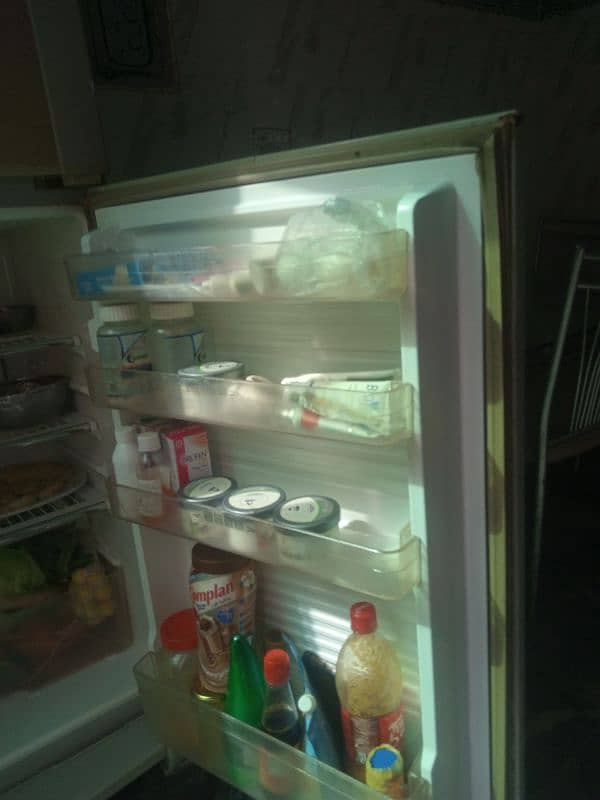 Refrigerator in excellent condition. 2