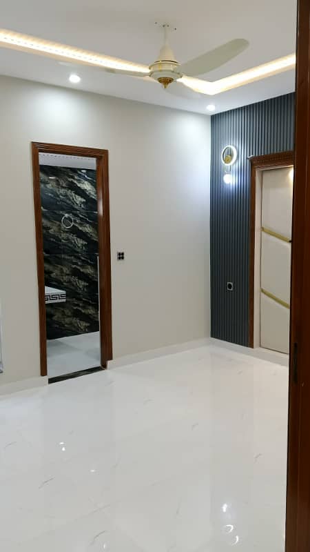 Bahria orchard Lahore rent option available 5 marala full house 5