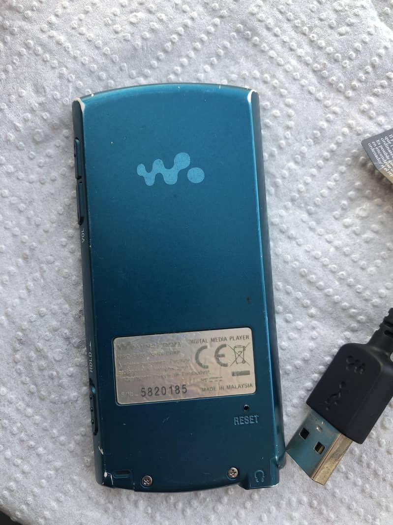 Sony 4 GB MP3 Walkman - Digital Media Player -Blue 1