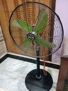 Ac pedestal fan with battery