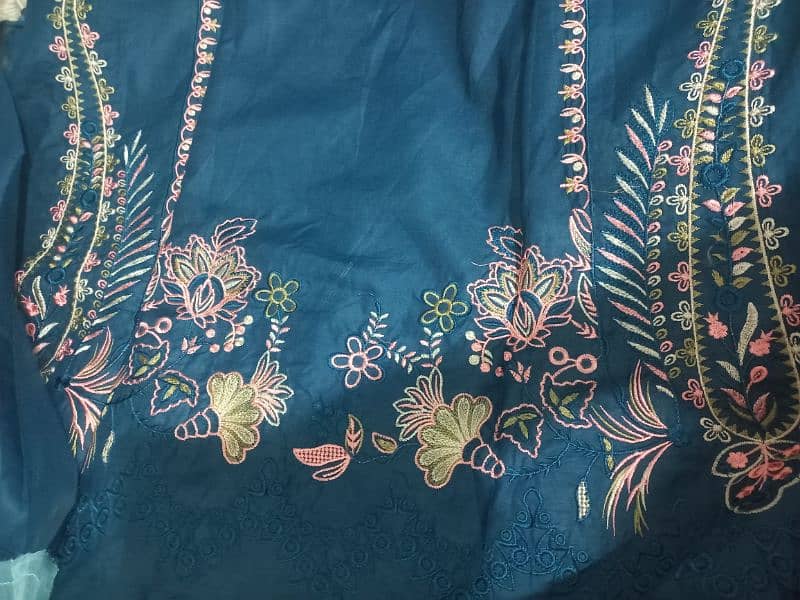 Batik Lawn Embroidded Suit 3