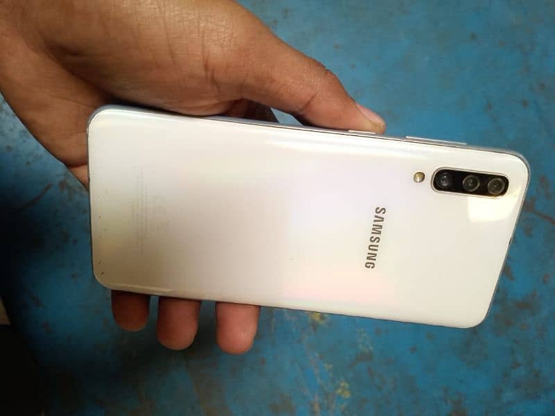 Samsung a50 4/128 condition 10/8 7