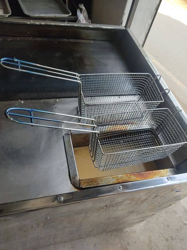 Chips Fryer+Cutter and bar b Q setup 6