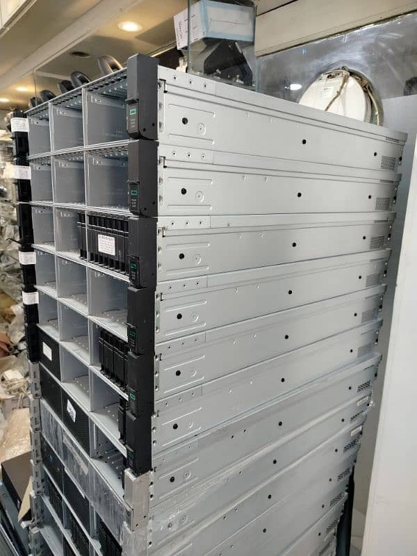 DL 380 G10 HP  (24) bays server 1