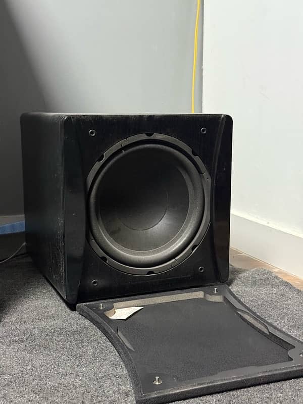 Onkyo Dolby Atmos 5.1. 2 speakers and woofer 7