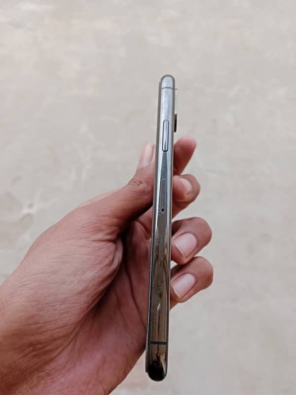 iPhone xs64gb 1