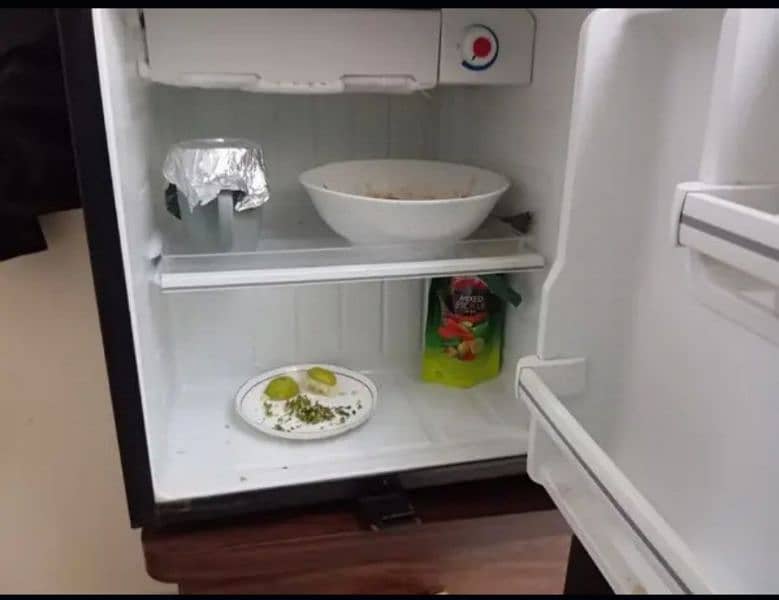 Room Refrigerator AKAI 1