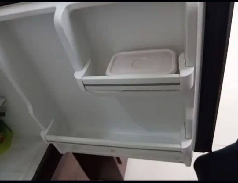 Room Refrigerator AKAI 5