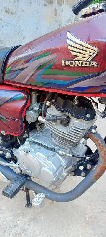 honda 125 excellent condition. 4