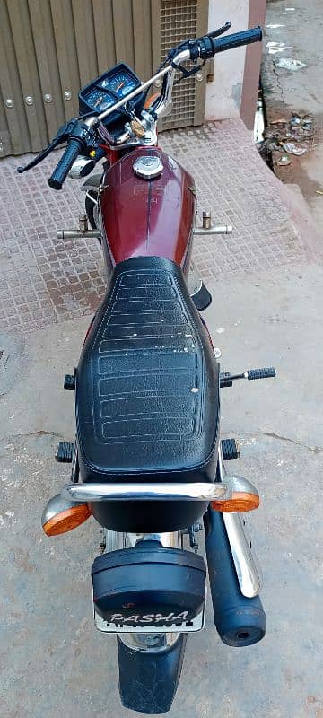 honda 125 excellent condition. 7