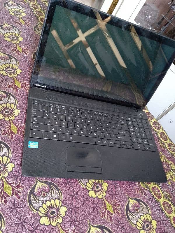 Toshiba Laptop core i3 1st 4 gb ram 500 drive 1