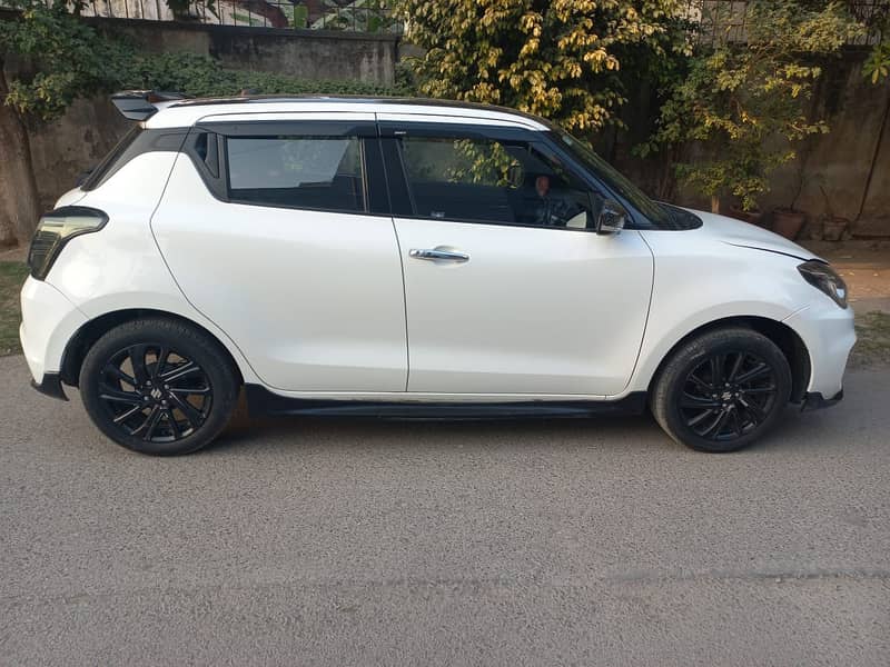 Suzuki Swift GLX CVT 2022 1