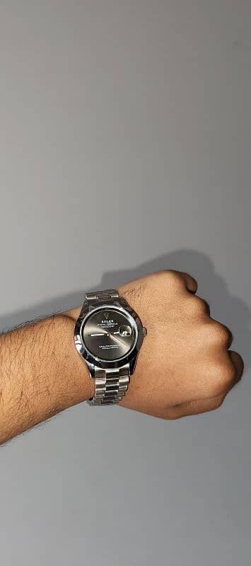 men watch 0