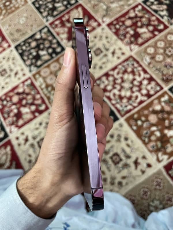 Iphone 14pro 256gb deep purple colour. 10/10 condition . pta approved . 1