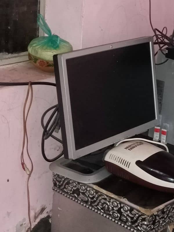 22 inch LCD hai dell Ka CPO hai 250 GP hard disk 2 GP ram 0