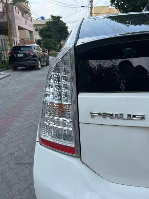 brand new Prius back lights for sale 0