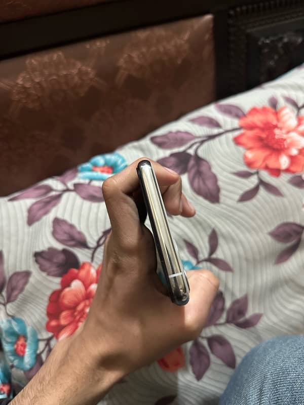 IPHONE 11 PRO MAX 256 Gb 3