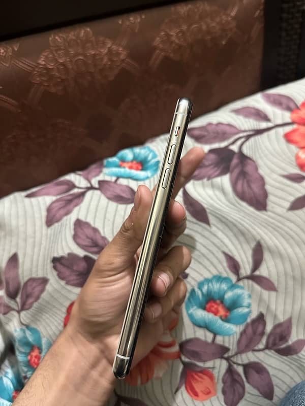 IPHONE 11 PRO MAX 256 Gb 4