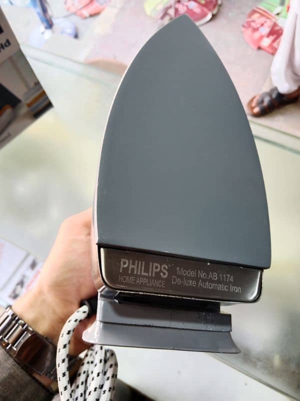 Philips Dry Iron Light Weight PH-912 2