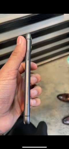 iphone 11  non pta factory unlock 128gb 75health