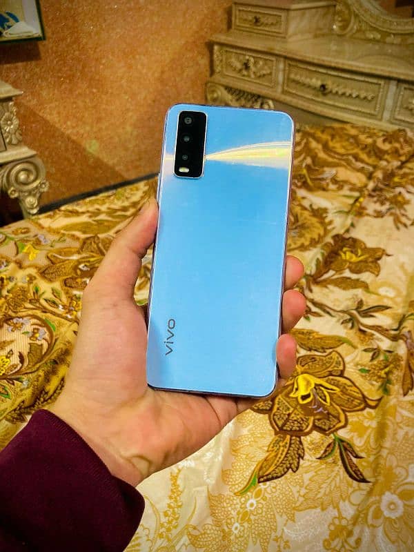 Vivo y20 with box 2