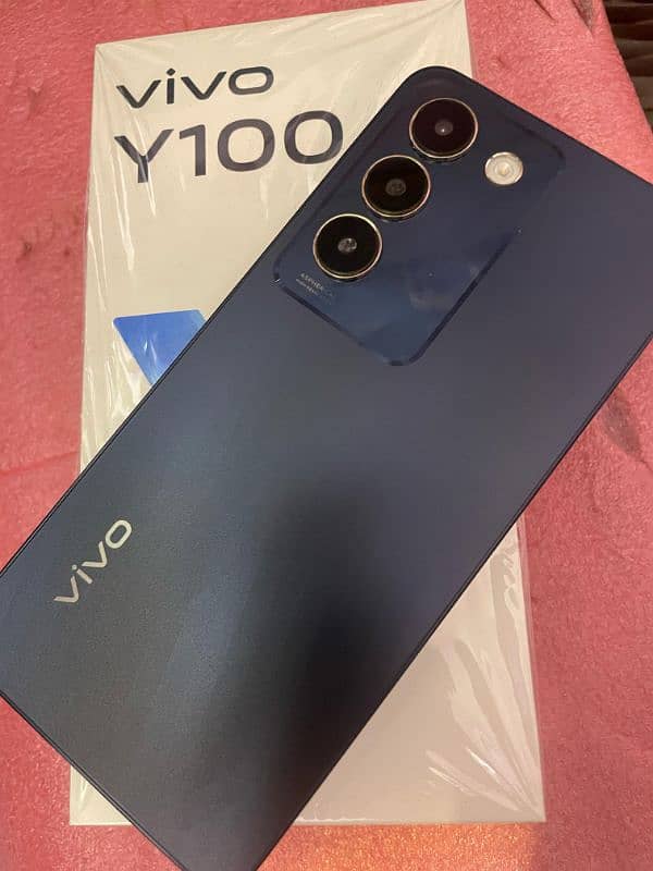 Vivo y100 256 gb with box charger 0