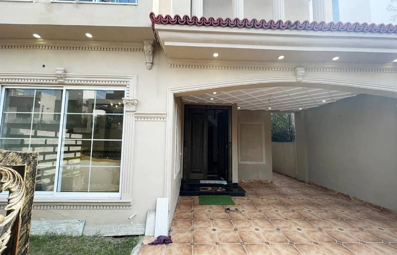 10 Marla Spanish House for sale in Paragon City Lahore 1