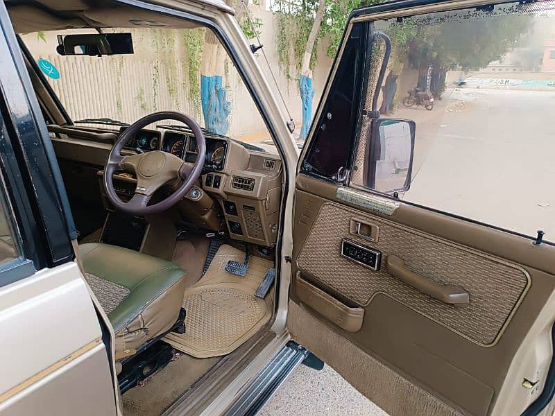 Mitsubishi Pajero 1986 10