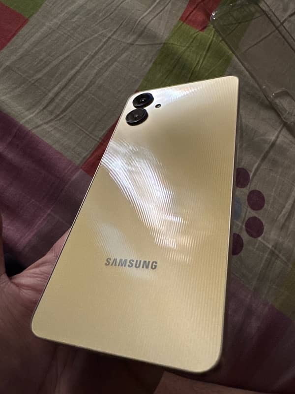 samsung A06 4/64 gold 0