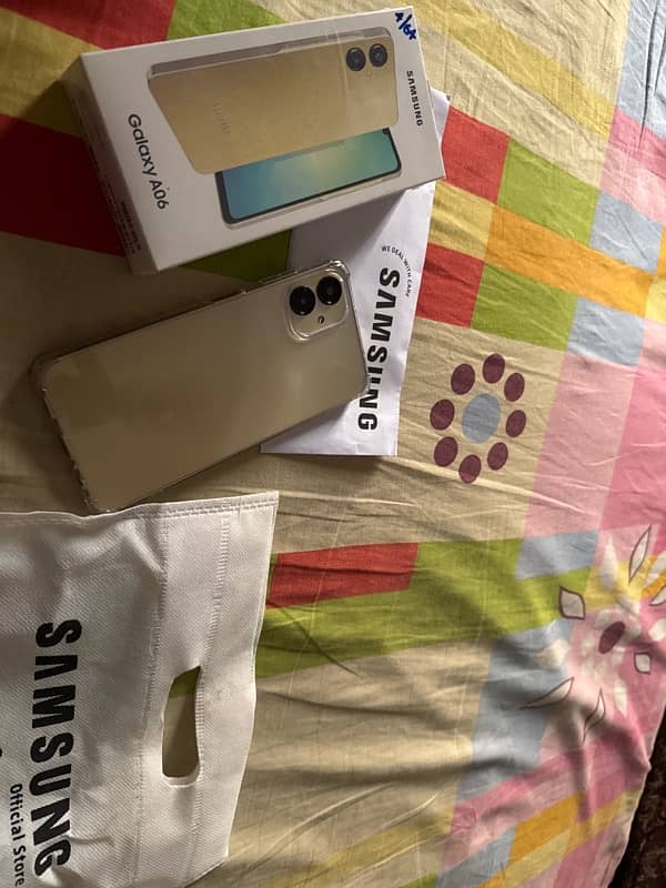 samsung A06 4/64 gold 7