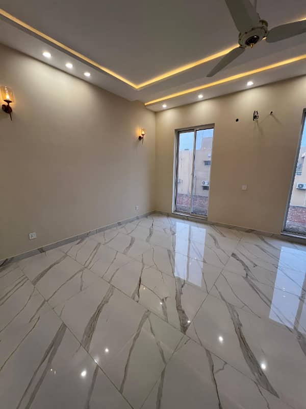 10 MARLA LIKE A NEW UPR PORTION FOR RENT IN BAHRIA TOWN JASMINE BLOCK 4