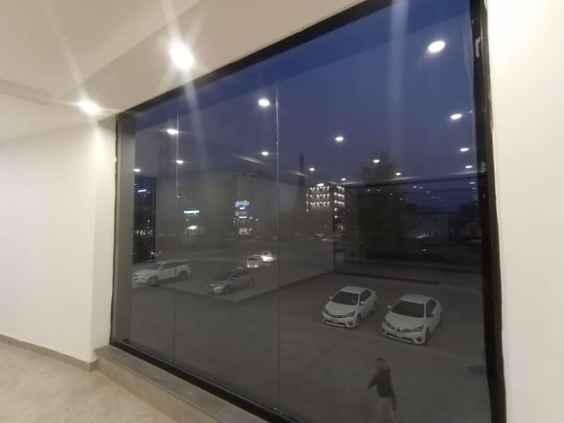 COMMERCIAL SHOP FOR RENT VERY AT REASONABLE PRICE MOST PRIME LOCATION OF BAHRIA TOWN LAHORE 20