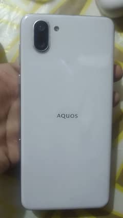 AQUOS R3