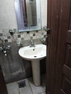 1 proper bed room flat for Rent