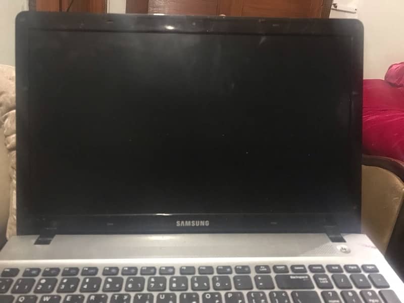 Samsung 7th generation laptop notebook hoyt6yk model np300e5v 0