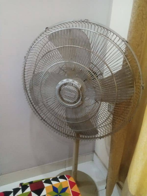 Pedestal Fan For sale 1