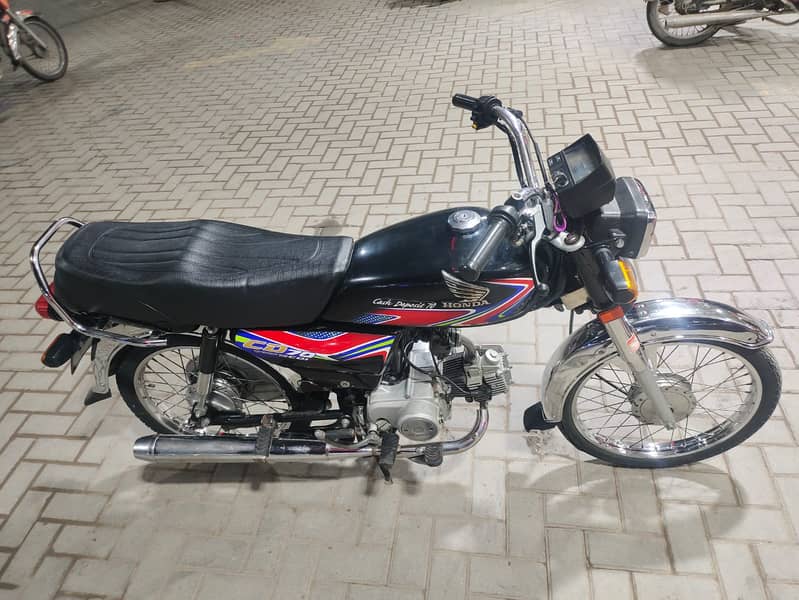 Honda CD 70 2018 3