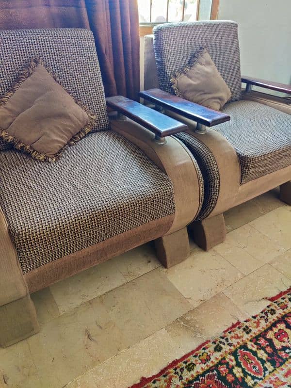 Urgent Sale 5 Seater Sofa Set fresh condition Genuine Molty foam 1