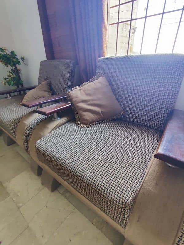 Urgent Sale 5 Seater Sofa Set fresh condition Genuine Molty foam 2