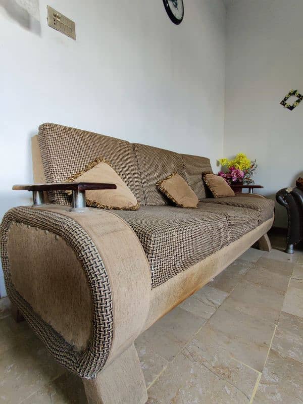 Urgent Sale 5 Seater Sofa Set fresh condition Genuine Molty foam 4